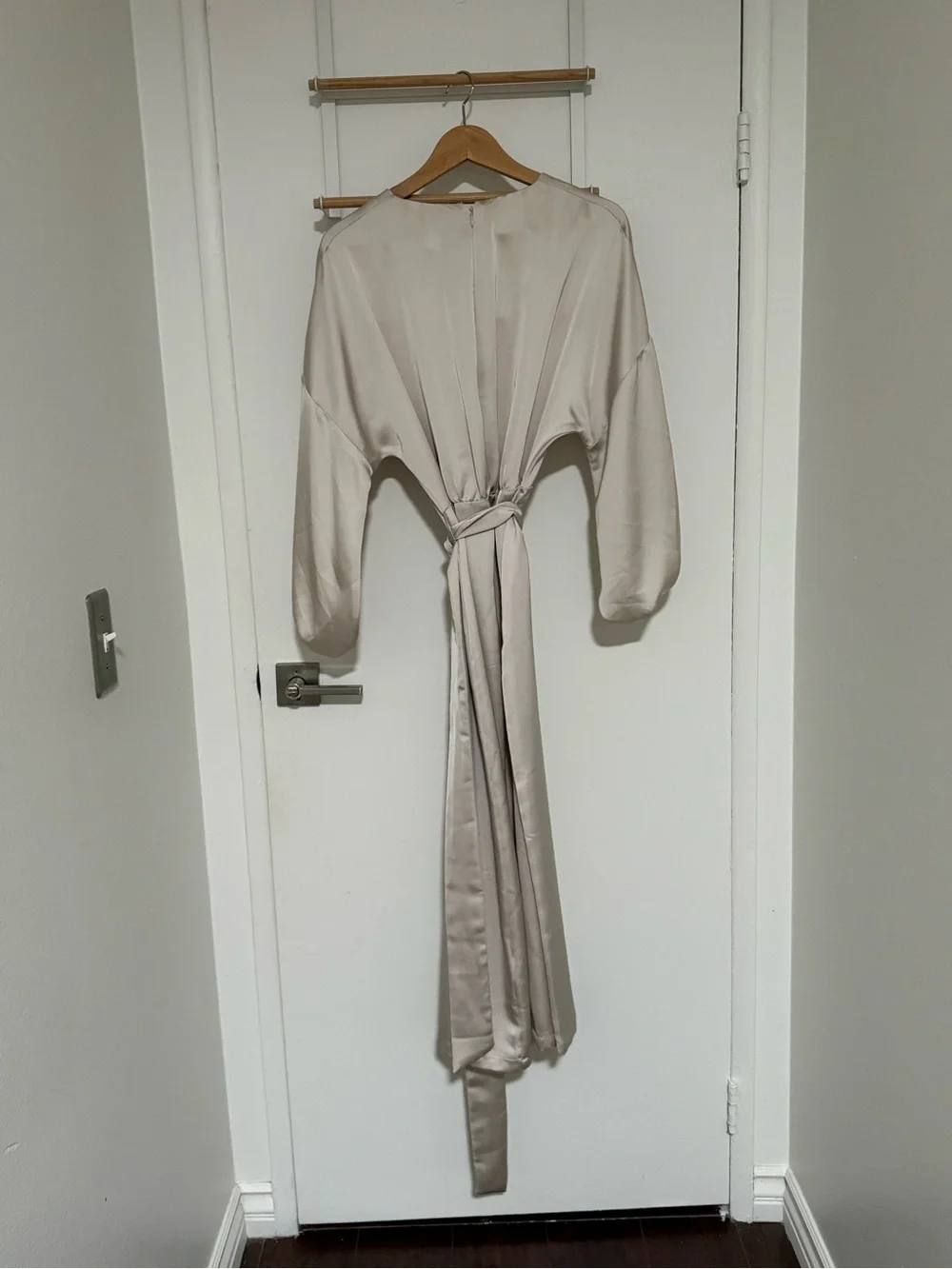 Silky satin midi/maxi cream dress with balloon sleeves and waist tie